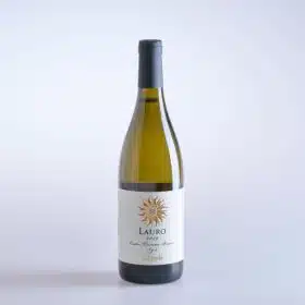 Fotoaufnahme zeigt weisswein Lauro IGT