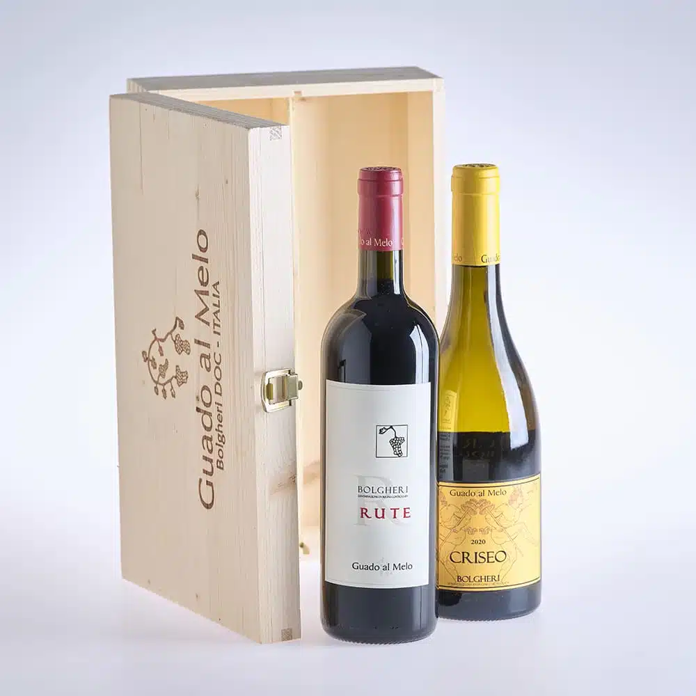 zwei Weinflaschen mit Holzkiste Guado Al Melo Kollektion, Criseo und Rute, Bolgheri