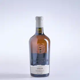 Ein Foto zeigt Flaschen von Weisswein Trebbiano„Aelio"