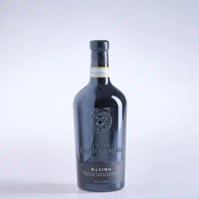 Ein Foto zeigt Flaschen von Rotwein Montepulciano d'Abruzzo „Maximo"