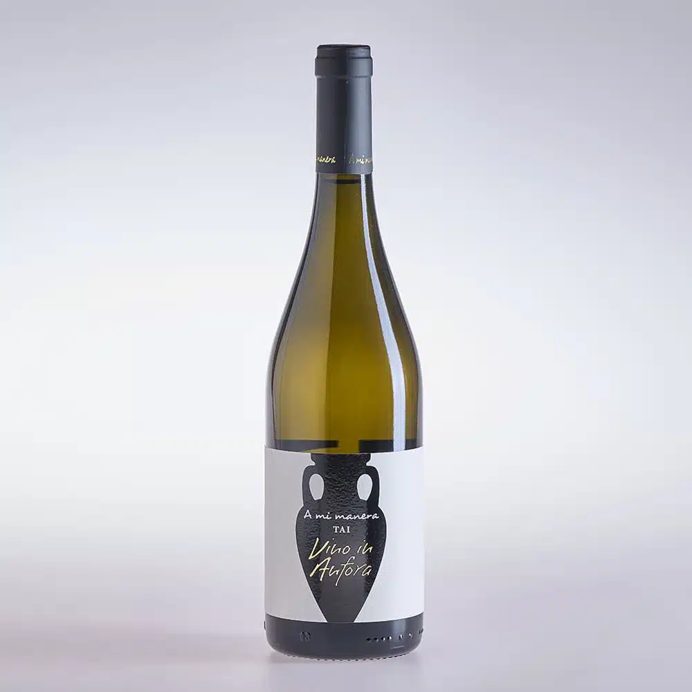 Fotoaufnahme zeigt Weisswein Tai Amphora von Winzer A mi Manera