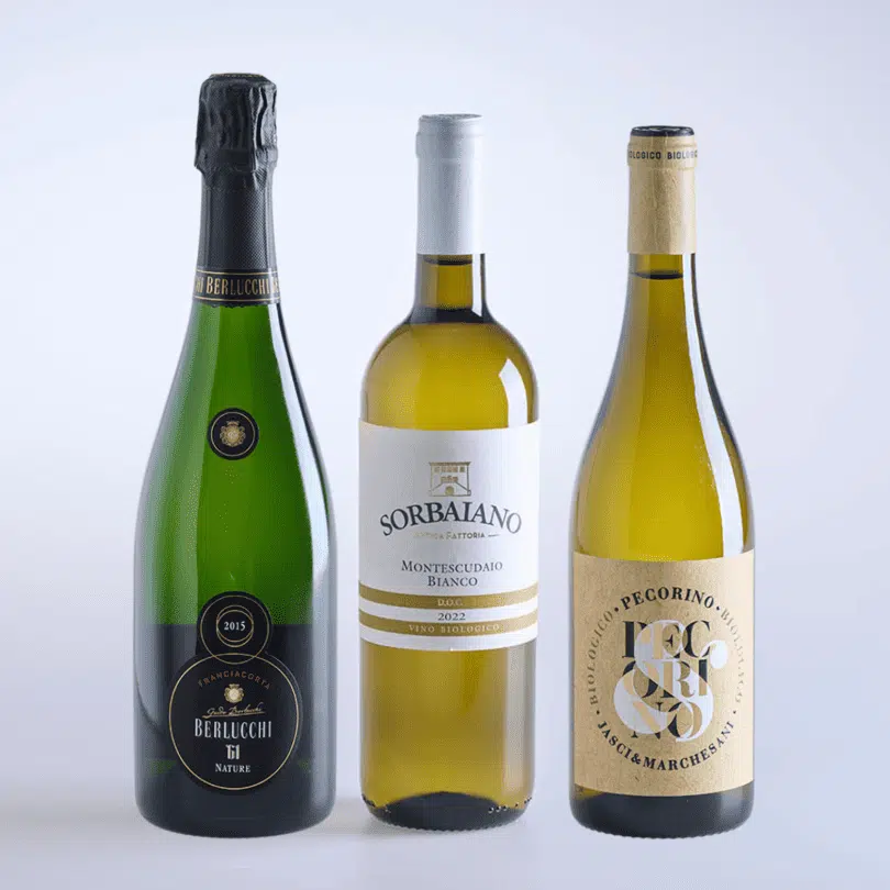 Fotoaufnahme zeigt Drei weissweine aus Italien Berlucchi, Sorbaiano und Pecorino