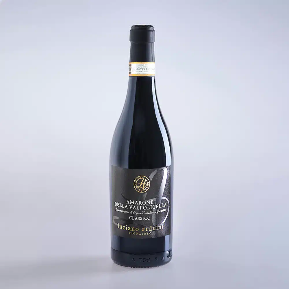 Foto zeigt Flasche wein mit Amarone della Valpolicella.