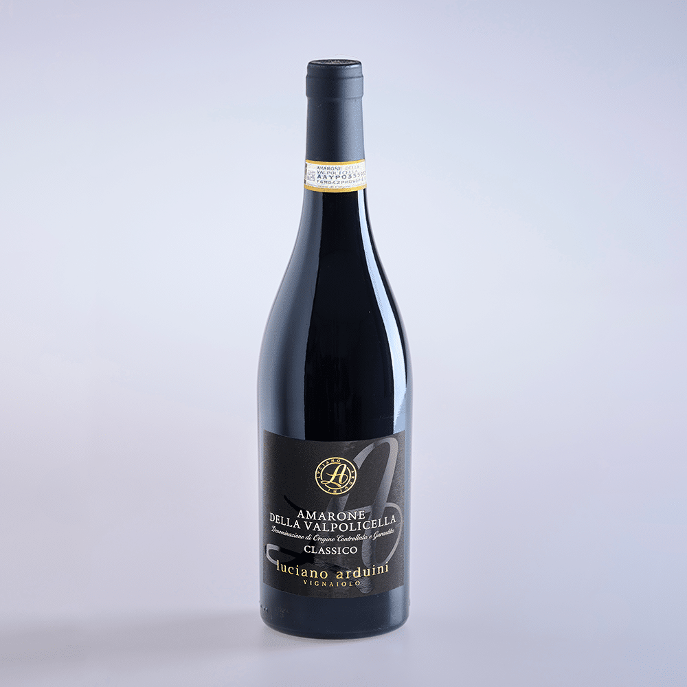The picture shows a bottle of Amaron della Valpolicella by Luciano Arduini.